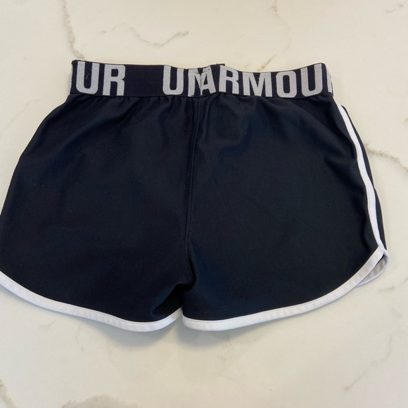 Youth girls under armour shorts girls medium - Picture 2 of 6